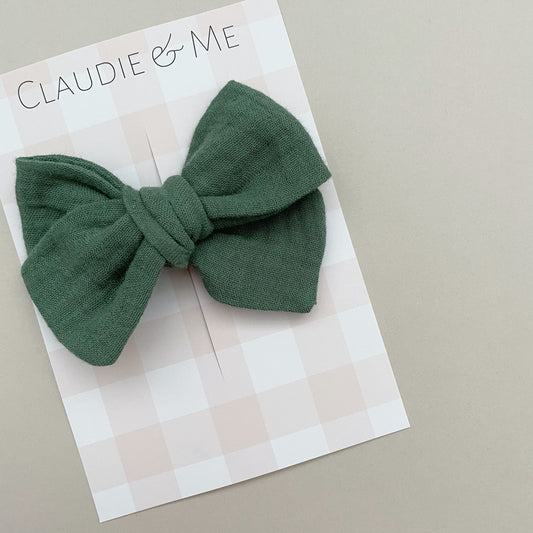 Green Hand Tied Hair Bow image 0